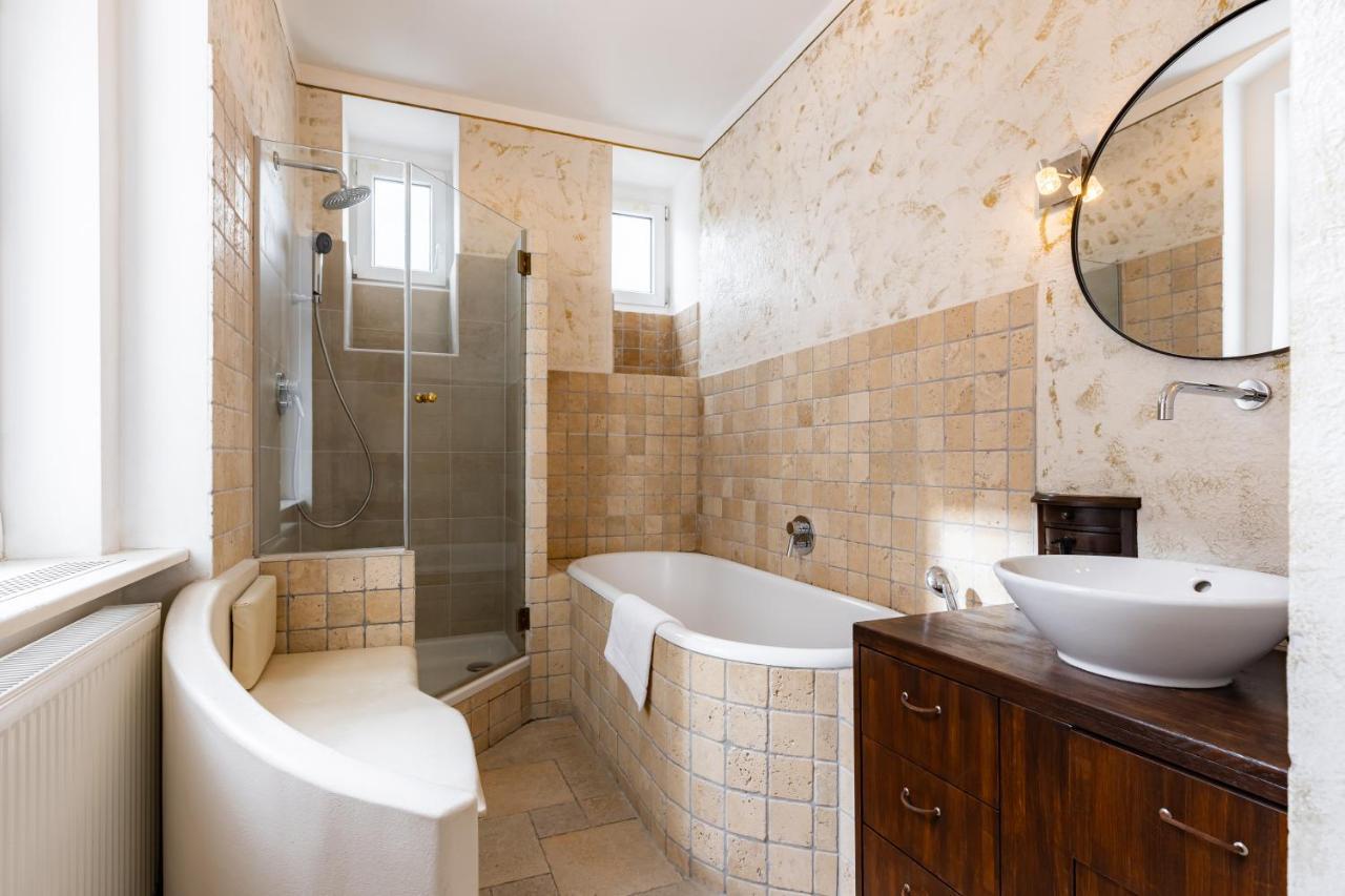 Luxury 2-bedroom 15 Min Away From Schonbrunn Castle * Vienne